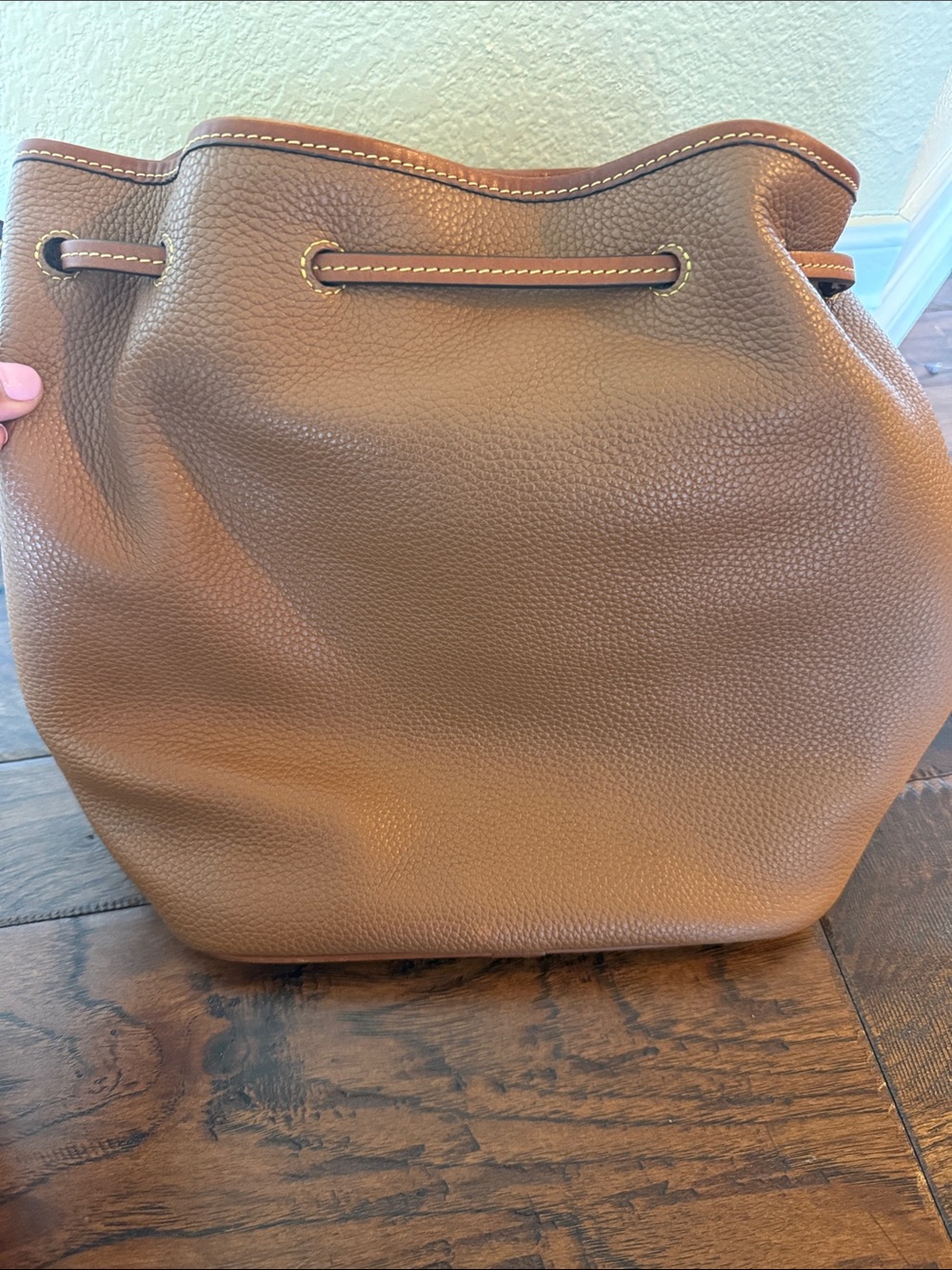 Dooney & Bourke Tan EUC Leather Drawstring Bucket Bag - Picture 4 of 8